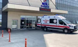 Et çekerken elini makineye kaptıran genç kız yaşam mücadelesi veriyor
