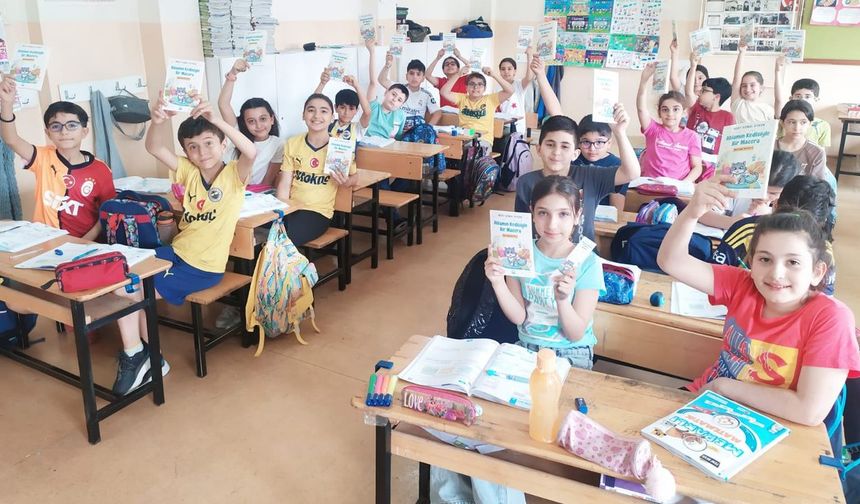 Urfa'da 9 yaşındaki çocuk kitap yazdı